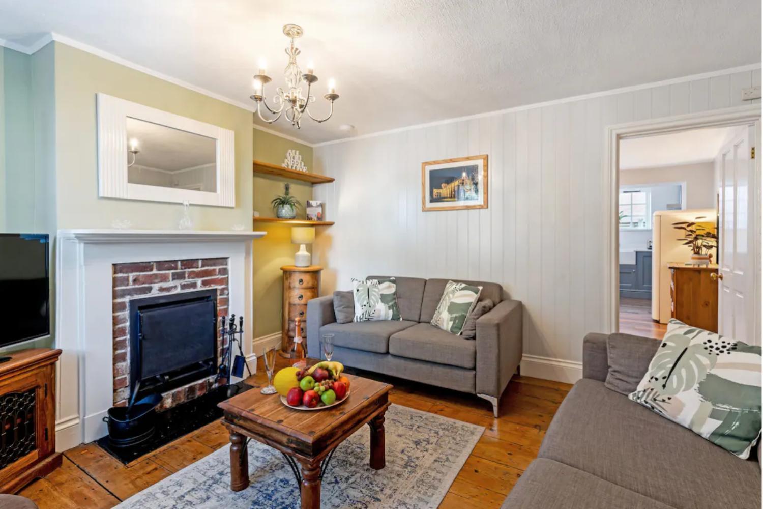 2 Bedrooms Stylish, Gorgeous, Westgate Cottage Retreat, Central Winchester, Free On-Street Parking Permit, With Garden Close To Cathedral - Sleeps 6, Pets Are Welcome, Summer Special Offer! - By Blue Puffin Stays Exterior foto