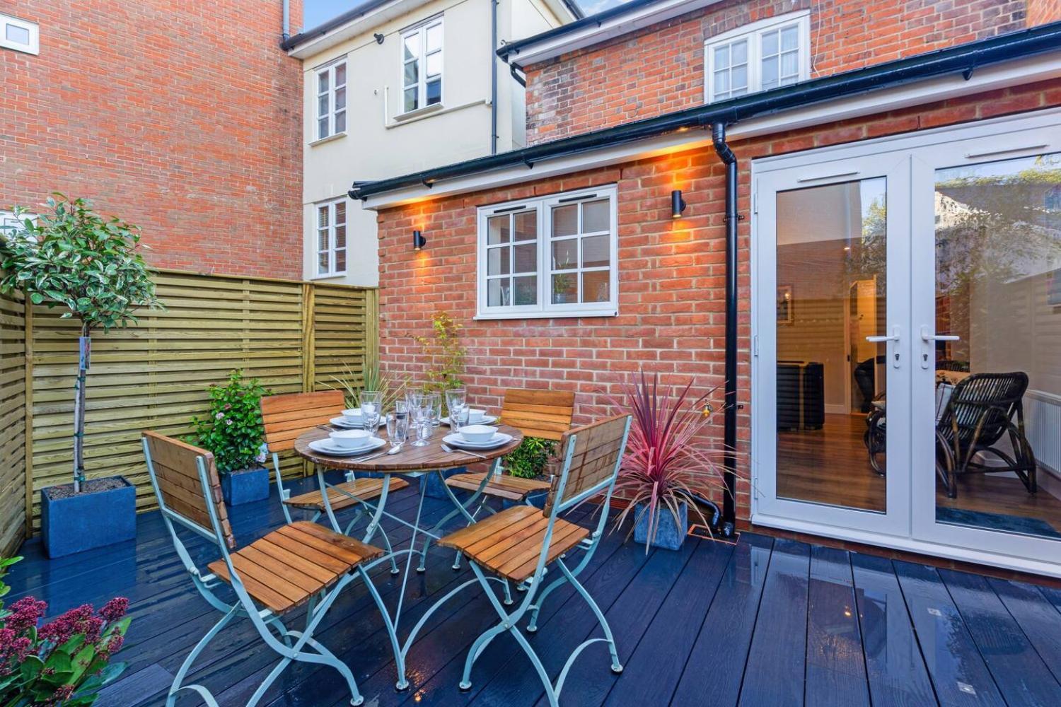 2 Bedrooms Stylish, Gorgeous, Westgate Cottage Retreat, Central Winchester, Free On-Street Parking Permit, With Garden Close To Cathedral - Sleeps 6, Pets Are Welcome, Summer Special Offer! - By Blue Puffin Stays Exterior foto