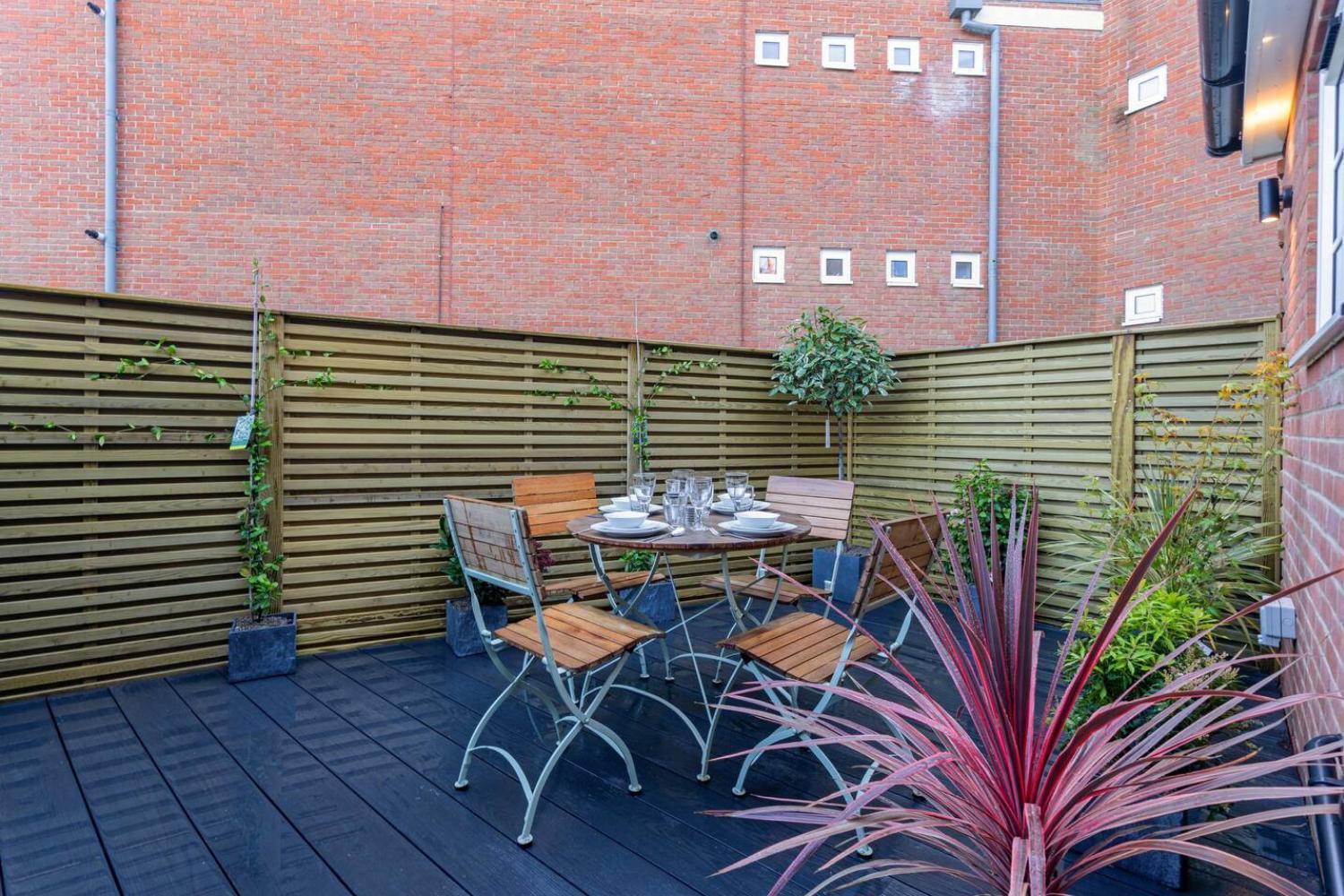 2 Bedrooms Stylish, Gorgeous, Westgate Cottage Retreat, Central Winchester, Free On-Street Parking Permit, With Garden Close To Cathedral - Sleeps 6, Pets Are Welcome, Summer Special Offer! - By Blue Puffin Stays Exterior foto