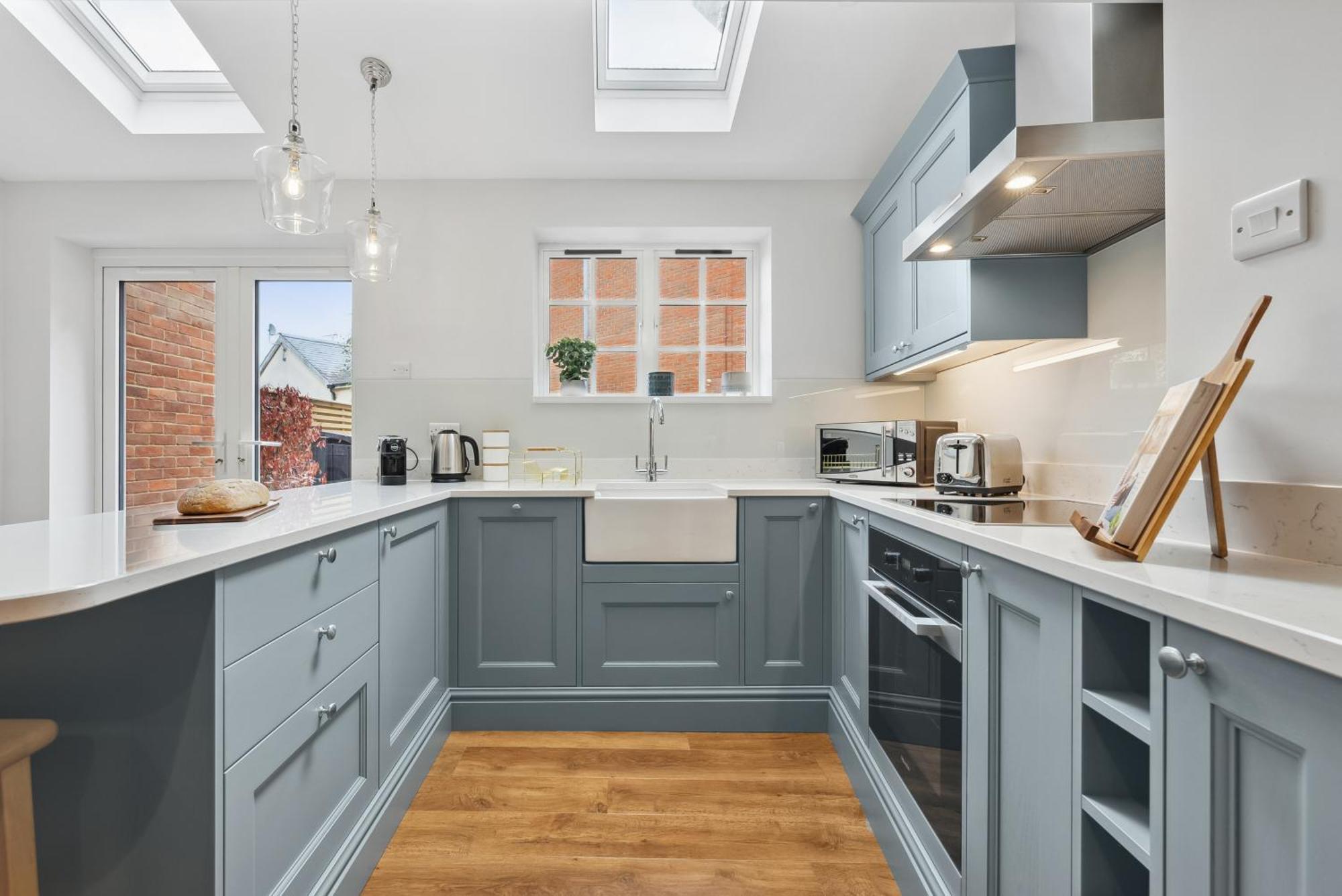 2 Bedrooms Stylish, Gorgeous, Westgate Cottage Retreat, Central Winchester, Free On-Street Parking Permit, With Garden Close To Cathedral - Sleeps 6, Pets Are Welcome, Summer Special Offer! - By Blue Puffin Stays Exterior foto