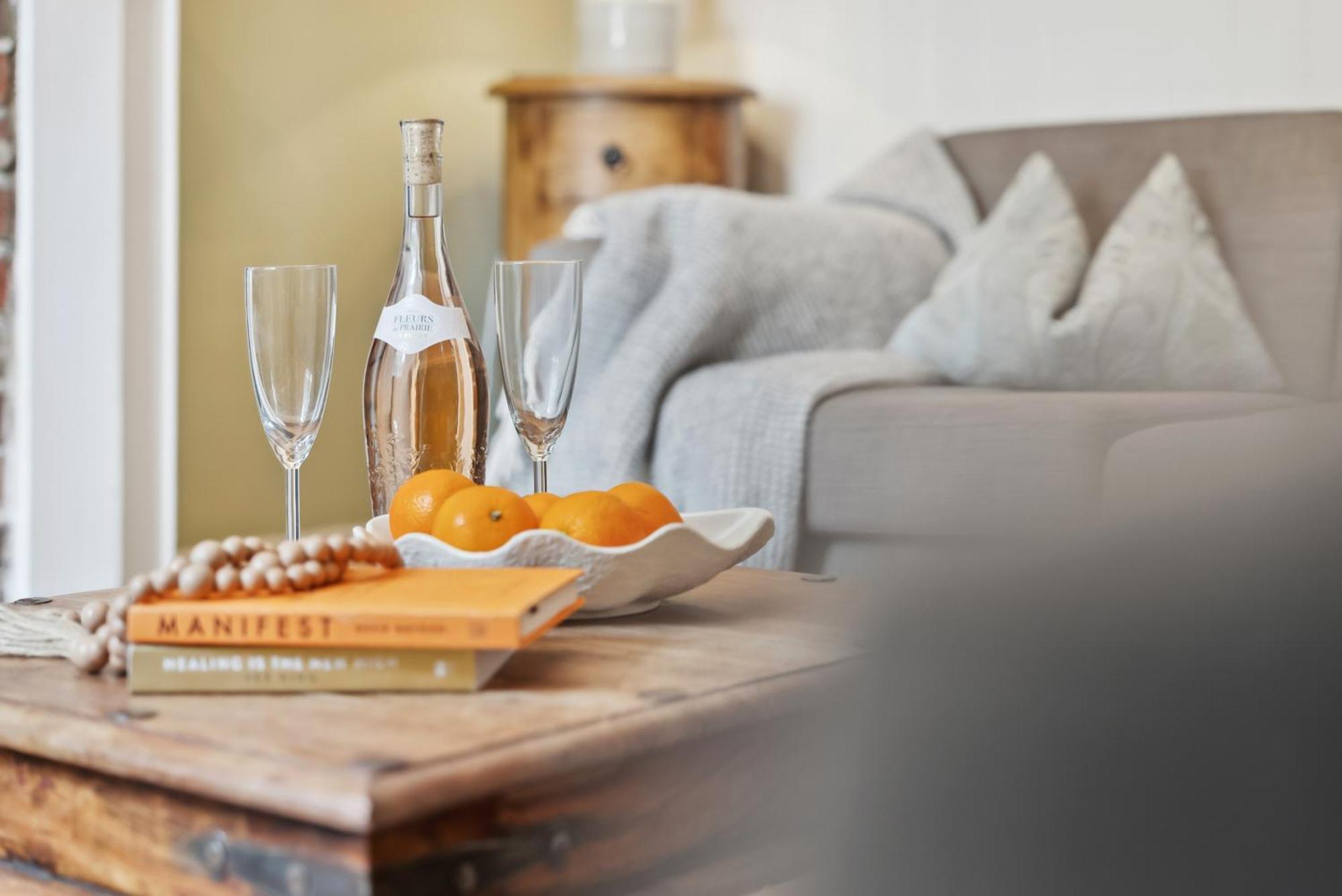 2 Bedrooms Stylish, Gorgeous, Westgate Cottage Retreat, Central Winchester, Free On-Street Parking Permit, With Garden Close To Cathedral - Sleeps 6, Pets Are Welcome, Summer Special Offer! - By Blue Puffin Stays Exterior foto