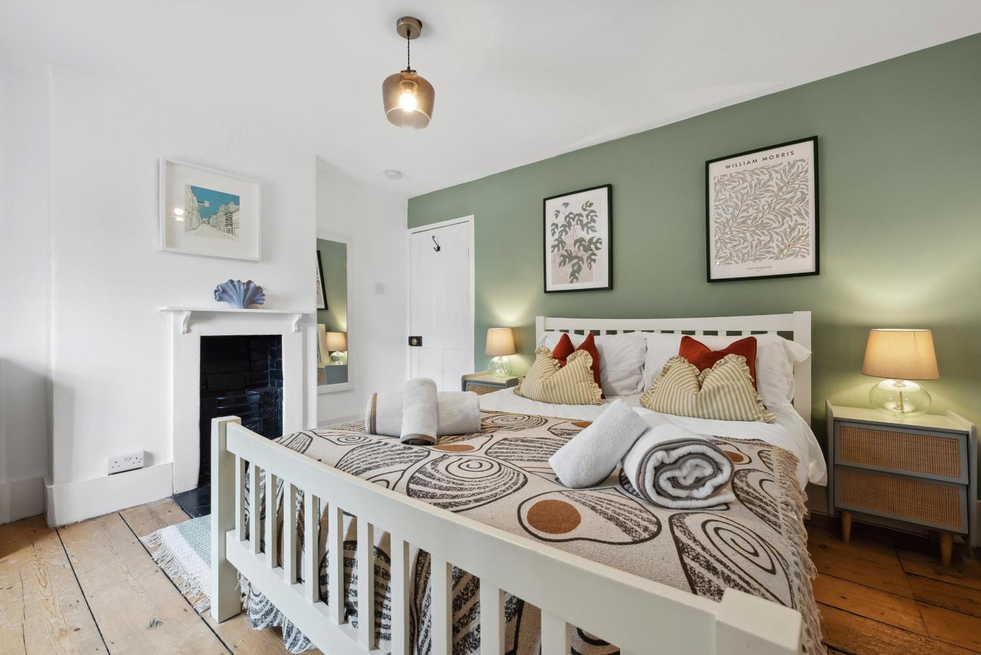 2 Bedrooms Stylish, Gorgeous, Westgate Cottage Retreat, Central Winchester, Free On-Street Parking Permit, With Garden Close To Cathedral - Sleeps 6, Pets Are Welcome, Summer Special Offer! - By Blue Puffin Stays Exterior foto