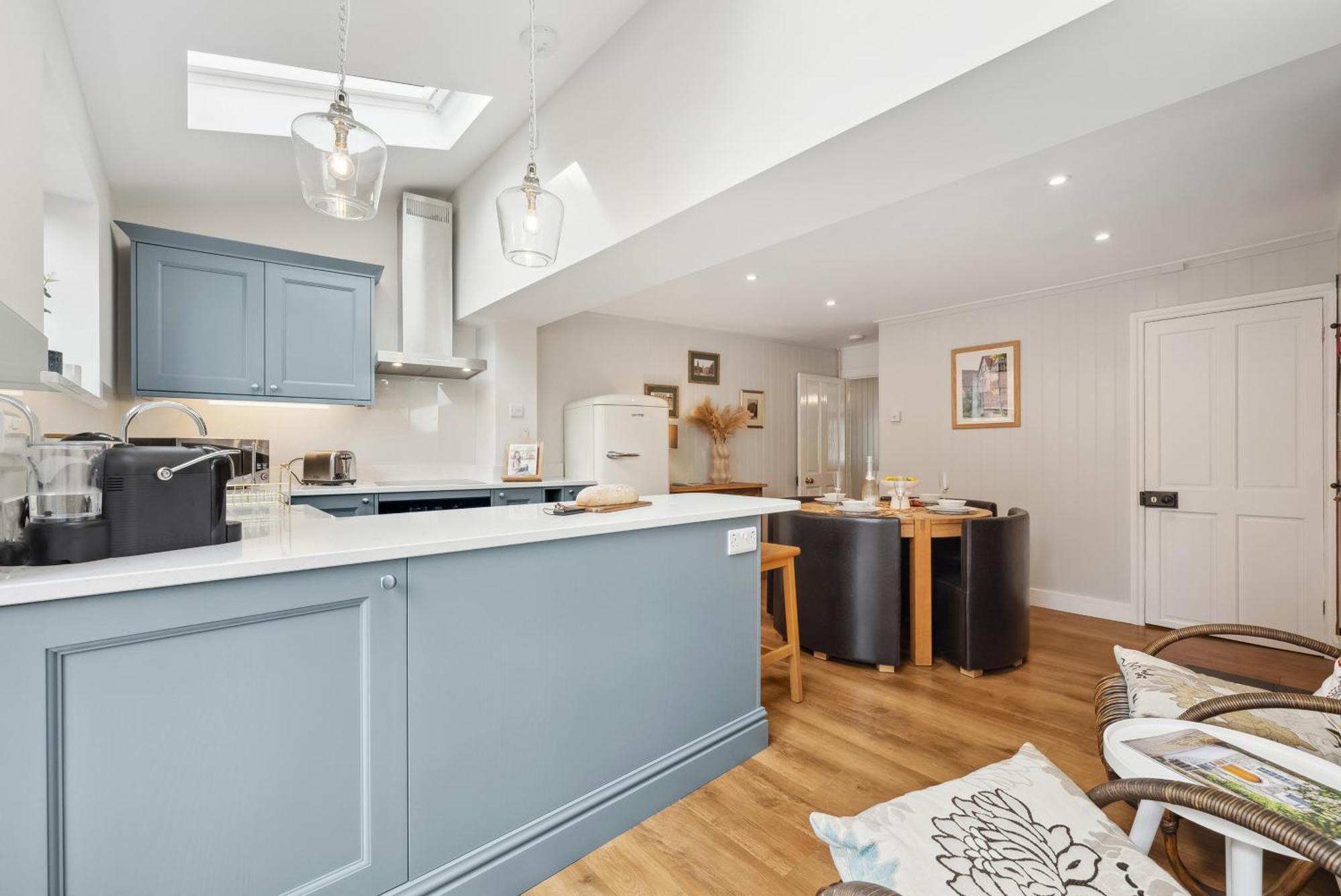2 Bedrooms Stylish, Gorgeous, Westgate Cottage Retreat, Central Winchester, Free On-Street Parking Permit, With Garden Close To Cathedral - Sleeps 6, Pets Are Welcome, Summer Special Offer! - By Blue Puffin Stays Exterior foto