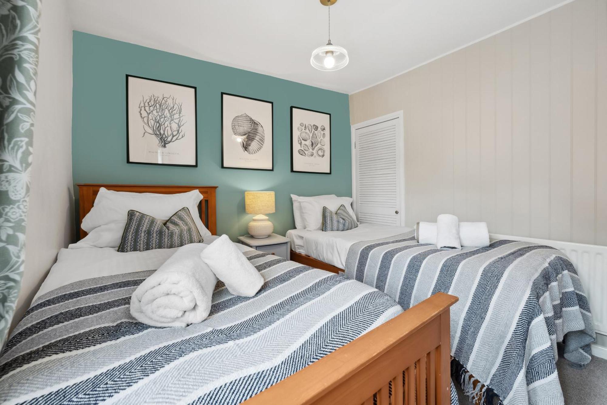 2 Bedrooms Stylish, Gorgeous, Westgate Cottage Retreat, Central Winchester, Free On-Street Parking Permit, With Garden Close To Cathedral - Sleeps 6, Pets Are Welcome, Summer Special Offer! - By Blue Puffin Stays Exterior foto